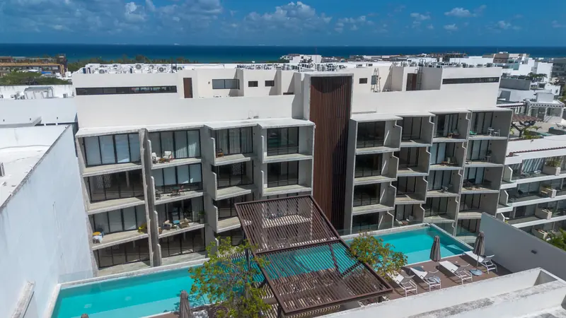 L Condos y el mar Caribe